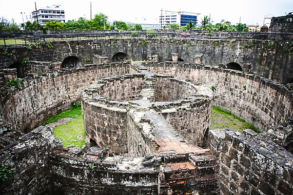 포토 JPG 주간 해외풍경 해외 시설물 아시아 외국문화 이끼 필리핀 풍경 사람없음 야외 관광지 문화재 빈티지 성 감옥 성벽 곰팡이 군사기지 마닐라 산티아고요새 국내포토 자연요소 건축물 나라 문화 여행 컨셉 군대 동남아시아 파일형식