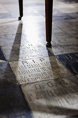 포토 JPG 주간 문자 해외 아시아 종교 백그라운드 텍스트 종교시설 실내 그림자 필리핀 사람없음 성당 천주교 비석 마닐라 성어거스틴성당 국내포토 자연요소 나라 종교건축 내부 동남아시아 시설 파일형식