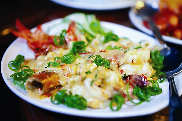 포토 JPG 그릇 식기 접시 음식 백그라운드 채소 요리 근접촬영 사람없음 아웃포커스 숟가락 해물요리 해산물 국내포토 뷰포인트 촬영기법 수저 파일형식