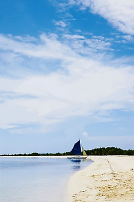 포토 JPG 주간 구름 해외풍경 해외 아시아 바다 섬 여행 수상교통 요트 하늘 필리핀 풍경 해변 사람없음 야외 관광지 맑음 휴양지 선박 국내포토 자연요소 나라 교통수단 배_교통 날씨 동남아시아 장소 파일형식
