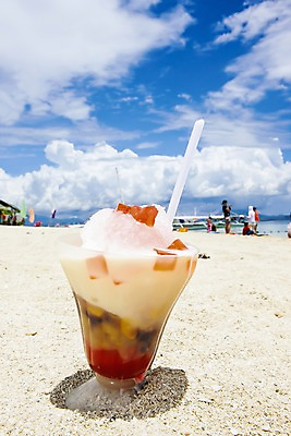 포토 JPG 주간 구름 해외풍경 해외 아시아 음식 바다 섬 여행 하늘 디저트 여름음식 필리핀 사람 풍경 여러명 해변 야외 관광지 모래사장 여행객 맑음 휴양지 빙수 과일빙수 스네이크아일랜드 제철음식 국내포토 자연요소 나라 다수 과일 날씨 동남아시아 장소 제철 파일형식 여름_계절