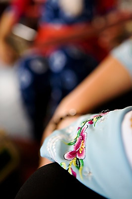 포토 JPG 해외 손 아시아 여행 백그라운드 실내 사람 아웃포커스 신체부위 관광지 중국 댄서 춤 전통의상 전통공연 운남성 따리 얼하이레이크 얼하이호 국내포토 직업 전통 나라 문화예술 촬영기법 내부 공연 성 파일형식