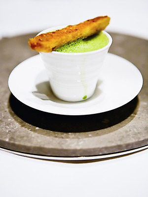 포토 JPG 그릇 식기 음료 음식 빵 백그라운드 탁자 티타임 디저트 잔 근접촬영 사람없음 아웃포커스 컵 차 커피잔 녹차 컵받침 국내포토 커피 뷰포인트 가구 휴식 촬영기법 차_음료 받침대 파일형식