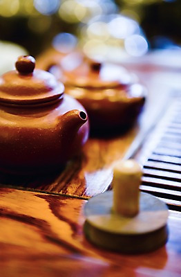 포토 JPG 그릇 백그라운드 탁자 주전자 주방용품 실내 사람없음 아웃포커스 식당 카페 도자기 차 다기 국내포토 식기 음료 가구 생활용품 촬영기법 내부 상점 다도 파일형식