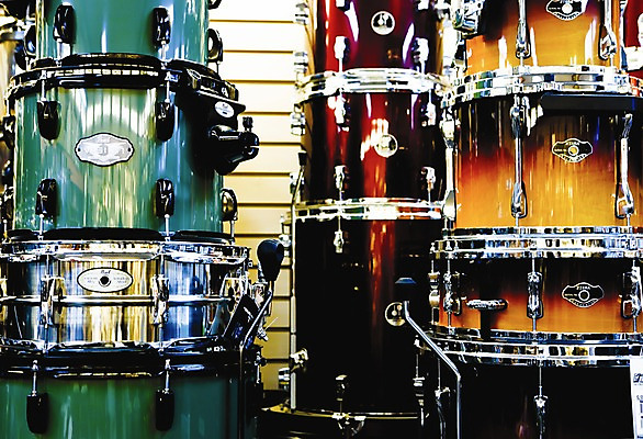 포토 JPG 악기 백그라운드 타악기 한국 실내 종류 사람없음 반짝임 판매 쌓기 상점 여러개 전시 상품 드럼 국내포토 아시아 음악 다수 모션 내부 파일형식