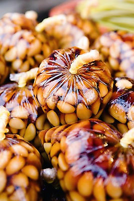 포토 JPG 주간 음식 봉투 한국 마늘 사람없음 야외 아웃포커스 판매 상점 전시 전통음식 시장 상품 낙원상가 마늘장아찌 장아찌 절임 종로 국내포토 자연요소 전통 아시아 채소 서울 촬영기법 파일형식