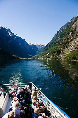 포토 JPG 주간 외국인 해외풍경 여자 남자 유럽 여행 유럽풍경 자연 북유럽 노르웨이 사람 풍경 여러명 성인 야외 여행객 유람선 플롬 성인만 국내포토 자연요소 해외 나라 다수 배_교통 인종 생태계 파일형식