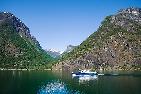 포토 JPG 주간 해외풍경 유럽 교통수단 교통 유럽풍경 자연 북유럽 노르웨이 풍경 사람없음 야외 유람선 피오르 선박 국내포토 자연요소 해외 나라 수상교통 배_교통 생태계 지형 파일형식