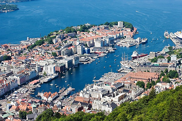 포토 JPG 주간 해외풍경 건축물 건축 유럽 바다 요트 유럽풍경 자연 북유럽 노르웨이 풍경 사람없음 야외 항구 도시 베르겐 선박 국내포토 자연요소 해외 나라 수상교통 배_교통 교통시설 생태계 파일형식