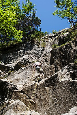 포토 JPG 주간 외국인 나무 식물 해외풍경 남자 유럽 스포츠 유럽풍경 자연 산 북유럽 노르웨이 한명 사람 풍경 성인 야외 등산 돌_바위 바위 암벽 암벽등반 클라이밍 플뢰옌 남자만 남자한명만 성인남자만 성인만 국내포토 자연요소 1 해외 나라 인종 트래킹 등반 생태계 파일형식