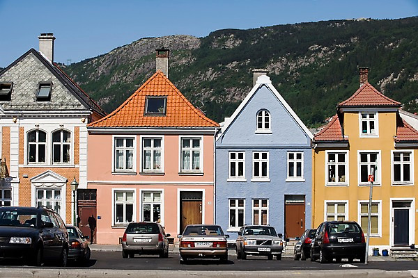 포토 JPG 주간 해외풍경 건축물 건축 유럽 교통수단 교통 고건축 유럽풍경 자동차 자연 주택 북유럽 노르웨이 풍경 사람없음 야외 건물 국내포토 자연요소 해외 나라 육상교통 생태계 파일형식