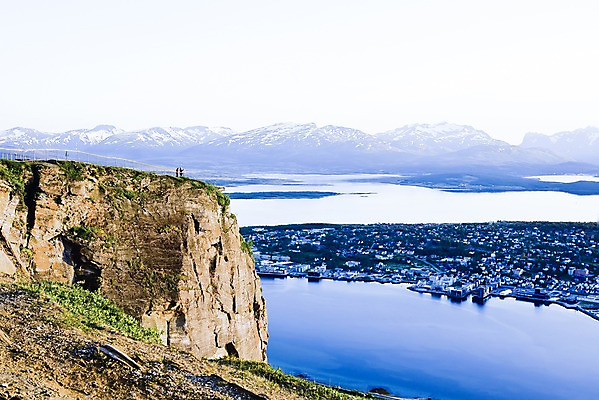 포토 JPG 주간 해외풍경 유럽 유럽풍경 자연 북유럽 노르웨이 풍경 사람없음 야외 돌_바위 바위 언덕 백야 스토르스테이넨 트롬쇠 국내포토 자연요소 해외 나라 생태계 파일형식