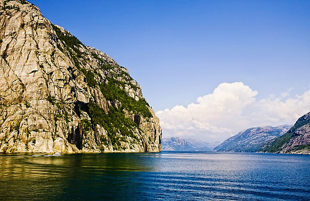 포토 JPG 주간 구름 해외풍경 유럽 유럽풍경 자연 하늘 북유럽 노르웨이 풍경 사람없음 야외 관광지 절벽 돌_바위 바위 뤼세피오르 프레케스톨렌 피오르 국내포토 자연요소 해외 나라 여행 생태계 지형 파일형식