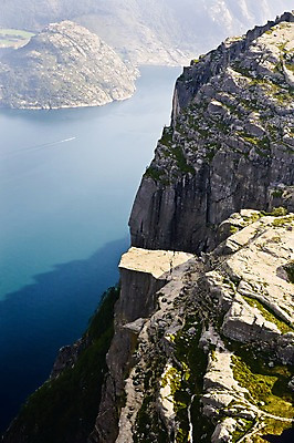 포토 JPG 주간 해외풍경 유럽 유럽풍경 자연 북유럽 노르웨이 풍경 사람없음 야외 관광지 절벽 돌_바위 바위 뤼세피오르 프레케스톨렌 피오르 국내포토 자연요소 해외 나라 여행 생태계 지형 파일형식