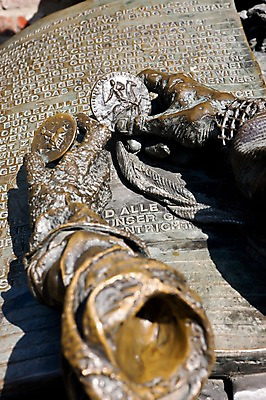 포토 JPG 주간 손 유럽 백그라운드 독일 사람없음 야외 신체부위 관광지 조형물 청동 국내포토 자연요소 나라 여행 미술 사람 파일형식