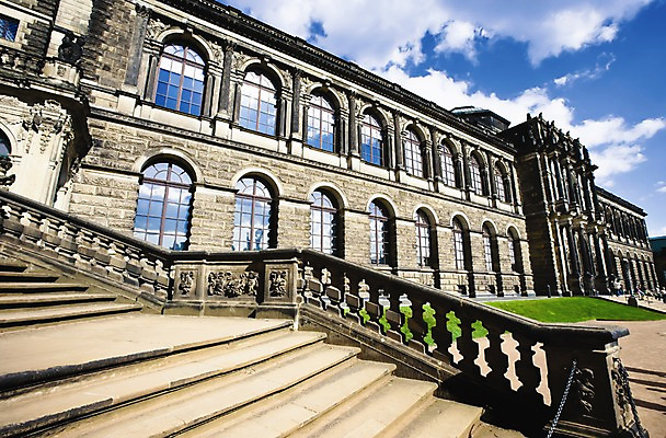 포토 JPG 주간 구름 해외풍경 건축물 건축 유럽 유럽풍경 하늘 독일 풍경 사람없음 야외 관광지 계단 궁전 츠빙거궁전 국내포토 자연요소 해외 나라 여행 고건축 파일형식