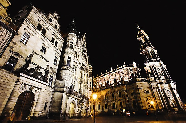 포토 JPG 건축물 건축 유럽 기독교 종교 야경 가로등 조명 독일 사람없음 야외 관광지 교회 성 드레스덴 국내포토 공공시설 나라 여행 종교건축 건물 야간 파일형식 풍경_경치