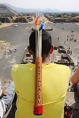 포토 JPG 주간 해외풍경 해외 남자 문화 외국문화 유적 유적지 멕시코 풍경 여러명 성인 야외 뒷모습 관광지 여행객 계단 남아메리카 박물관 피라미드 테오티우아칸 남자만 성인남자만 성인만 국내포토 자연요소 전통 건축물 뷰포인트 여행 다수 고건축 북아메리카 아메리카 사람 랜드마크 파일형식