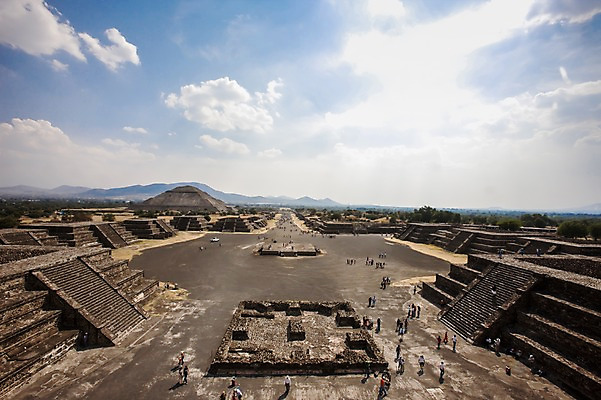 포토 JPG 주간 구름 해외풍경 해외 문화 외국문화 유적 유적지 하늘 멕시코 풍경 여러명 야외 관광지 하이앵글 여행객 계단 맑음 남아메리카 피라미드 테오티우아칸 국내포토 자연요소 전통 건축물 뷰포인트 여행 다수 고건축 북아메리카 날씨 아메리카 사람 랜드마크 파일형식