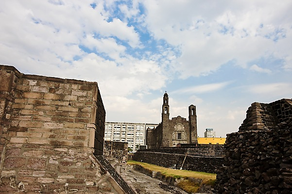 포토 JPG 주간 구름 해외풍경 해외 건축물 종교 로우앵글 고건축 유적 유적지 종교시설 하늘 멕시코 고대문명 돌담 석조 풍경 사람없음 야외 도시풍경 성당 돌_바위 도시 남아메리카 국내포토 자연요소 전통 건축 뷰포인트 북아메리카 종교건축 아메리카 담장 시설 파일형식
