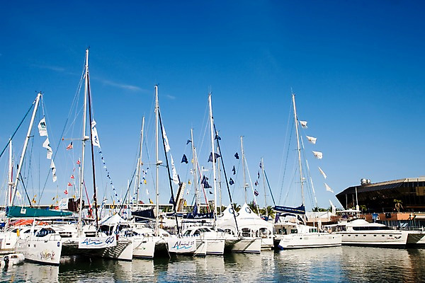 포토 JPG 주간 해외풍경 해외 스포츠 바다 북아메리카 요트 비즈니스 하늘 풍경 야외 맑음 미국 전시회 정박 돛 마이애미 가교 선박 국내포토 자연요소 건축물 수상교통 배_교통 날씨 아메리카 전시 파일형식