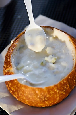 포토 JPG 주간 해외 음식 빵 백그라운드 북아메리카 사람없음 야외 아웃포커스 숟가락 미국 수프 크림 샌프란시스코 크림스프 국내포토 자연요소 촬영기법 수저 아메리카 파일형식