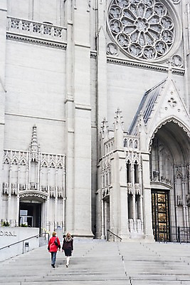 포토 JPG 주간 해외풍경 해외 여자 종교 로우앵글 북아메리카 종교시설 풍경 성인 야외 두명 뒷모습 성당 계단 미국 그레이스성당 샌프란시스코 여자만 성인여자만 성인만 국내포토 자연요소 뷰포인트 종교건축 아메리카 사람 시설 파일형식