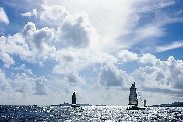 포토 JPG 주간 구름 해외풍경 해외 교통수단 바다 백그라운드 요트 자연 하늘 산 풍경 사람없음 야외 햇빛 반사 보트 휴양지 인도양 세이셸 선박 국내포토 자연요소 교통 수상교통 배_교통 아프리카 태양 장소 생태계 파일형식