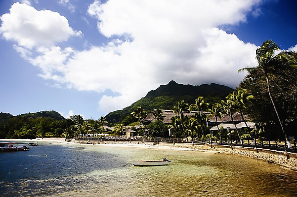 포토 JPG 주간 나무 식물 구름 해외풍경 해외 건축물 건축 바다 백그라운드 고건축 자연 하늘 산 주택 풍경 해변 사람없음 야외 건물 야자수 마을 보트 휴양지 인도양 세이셸 선박 국내포토 자연요소 수상교통 배_교통 아프리카 장소 생태계 파일형식