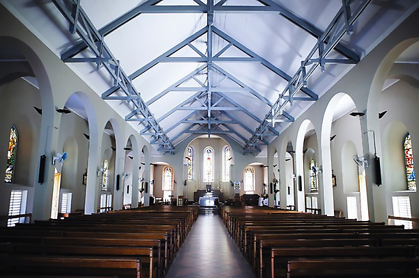 포토 JPG 주간 해외 건축물 종교 의자 종교시설 실내 사람없음 건물 인테리어 교회 원근감 천장 세이셸 국내포토 자연요소 디자인 건축 뷰포인트 가구 종교건축 아프리카 내부 시설 파일형식
