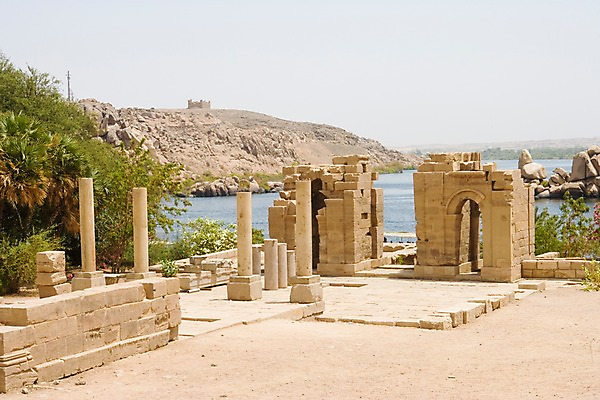 포토 JPG 주간 나무 식물 해외풍경 해외 건축물 건축 바다 외국문화 백그라운드 유적 중동 이집트 풍경 사람없음 야외 건물 문 기둥 아스완 국내포토 자연요소 전통 나라 문화 아프리카 파일형식