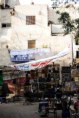 포토 JPG 주간 해외풍경 해외 옷 중동 주택 건조 이집트 풍경 사람없음 야외 건물 상점 전시 현수막 시장 균열 지저분함 빨래 노점 아스완 국내포토 자연요소 건축물 나라 가사 모션 아프리카 감각 파일형식