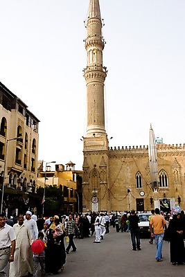 포토 JPG 주간 전신 해외풍경 해외 건축물 건축 종교 외국문화 백그라운드 가로등 유적 중동 자동차 거리 이집트 서기 사람 풍경 여러명 야외 건물 사찰 사원 아스완 국내포토 자연요소 전통 공공시설 나라 문화 육상교통 다수 비즈니스 종교건축 모션 아프리카 파일형식