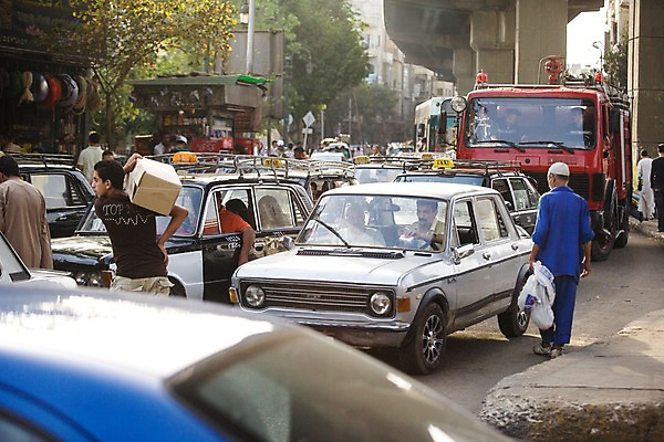 포토 JPG 주간 해외풍경 해외 시설물 교통수단 백그라운드 중동 자동차 거리 이집트 서기 사람 풍경 여러명 야외 도시풍경 도시 아스완 가교 국내포토 자연요소 건축물 나라 육상교통 다수 교통 모션 아프리카 파일형식