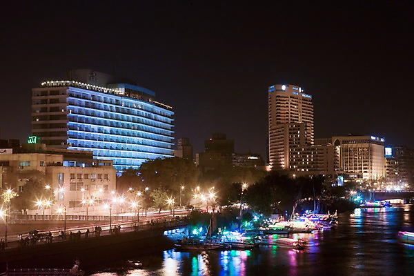 포토 JPG 나무 식물 해외풍경 해외 건축물 호수 백그라운드 야경 가로등 중동 조명 이집트 빌딩 사람없음 야외 건물 빛 강 도시 유람선 아스완 선박 국내포토 공공시설 건축 나라 수상교통 아프리카 풍경 배 밤 야간 파일형식