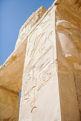 포토 JPG 주간 문자 해외풍경 해외 건축물 기호 건축 조각 외국문화 백그라운드 유적 중동 이집트 풍경 사람없음 야외 기둥 그림 룩소르 조각_조소 국내포토 자연요소 전통 나라 문화 아프리카 조소 파일형식