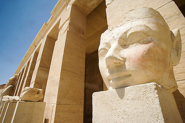포토 JPG 주간 해외풍경 해외 건축물 건축 조각 외국문화 백그라운드 유적 중동 이집트 풍경 사람없음 야외 건물 조각상 피규어 기둥 룩소르 조각_조소 국내포토 자연요소 전통 나라 문화 아프리카 조형물 미니어처 조소 파일형식
