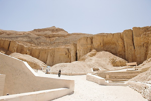 포토 JPG 주간 해외풍경 해외 건축물 건축 외국문화 백그라운드 유적 중동 이집트 사람 풍경 여러명 야외 관광지 여행객 절벽 돌_바위 바위 룩소르 국내포토 자연요소 전통 나라 문화 여행 다수 아프리카 파일형식
