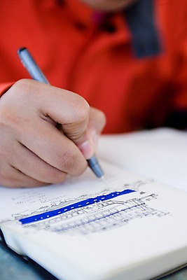 포토 JPG 해외 손 백그라운드 중동 설계 교재 이집트 사람 아웃포커스 신체부위 책 필기구 펜 기록 그림 룩소르 국내포토 교육 나라 컨셉 아프리카 문구용품 촬영기법 파일형식