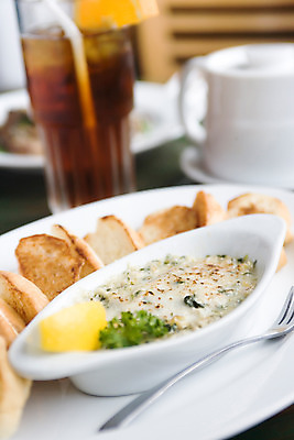 포토 JPG 그릇 식기 접시 음료 음식 빵 백그라운드 포크 과일 탁자 주전자 잔 요리 근접촬영 사람없음 아웃포커스 장식 컵 레몬 리조또 마늘빵 아이스티 오븐요리 국내포토 뷰포인트 가구 주방용품 촬영기법 파일형식