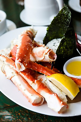 포토 JPG 그릇 식기 접시 음식 빵 백그라운드 과일 밥 요리 근접촬영 사람없음 아웃포커스 장식 게 김 레몬 해산물 주먹밥 게다리 게요리 국내포토 뷰포인트 촬영기법 갑각류 해조류 파일형식