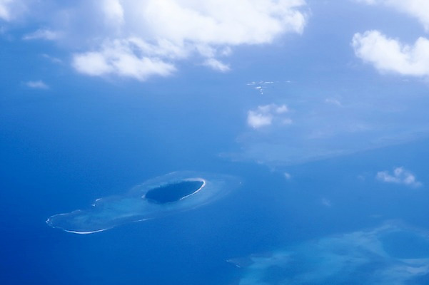 포토 JPG 주간 구름 해외풍경 해외 파도 바다 섬 백그라운드 자연 하늘 풍경 사람없음 야외 하이앵글 오세아니아 무인도 뉴칼레도니아 항공촬영 국내포토 자연요소 나라 뷰포인트 생태계 파일형식