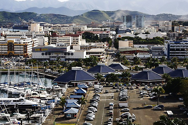 포토 JPG 주간 해외풍경 해외 건축물 요트 자동차 풍경 사람없음 야외 건물 도시풍경 도시 오세아니아 주차 뉴칼레도니아 누메아 선박 국내포토 자연요소 건축 나라 육상교통 수상교통 배_교통 파일형식