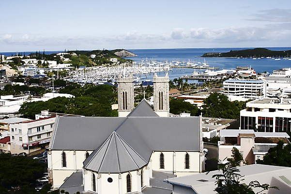 포토 JPG 주간 구름 해외풍경 해외 건축물 종교 바다 수상교통 요트 종교시설 하늘 풍경 사람없음 야외 건물 성당 항구 오세아니아 정박 뉴칼레도니아 선박 국내포토 자연요소 건축 나라 교통수단 종교건축 교통시설 배 시설 파일형식