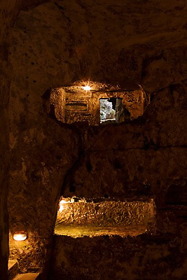 포토 JPG 해외 건축물 외국문화 유적지 조명 사람없음 어둠 무덤 구멍 동굴 지하 몰타 국내포토 건축 유럽 문화 고건축 파일형식