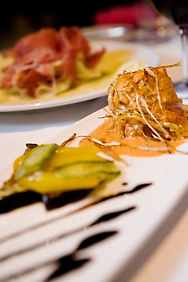 포토 JPG 그릇 식기 접시 음식 백그라운드 채소 요리 근접촬영 사람없음 라이프 생활 아웃포커스 퓨전요리 국내포토 뷰포인트 촬영기법 파일형식