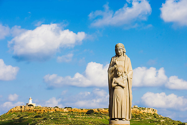 포토 JPG 주간 구름 해외풍경 해외 건축물 종교 외국문화 섬 자연 하늘 풍경 사람없음 야외 관광지 동상 성당 맑음 언덕 몰타 고조 마리아상 국내포토 자연요소 건축 유럽 문화 여행 종교건축 날씨 조형물 생태계 기념물 파일형식