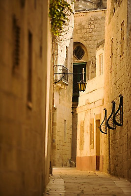 포토 JPG 주간 해외풍경 해외 건축물 외국문화 창문 풍경 사람없음 야외 건물 관광지 도시 골목길 몰타 라임스톤 임디나 국내포토 자연요소 건축 유럽 문화 길 여행 파일형식