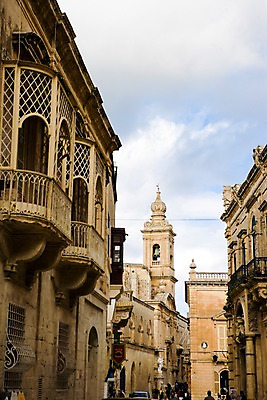 포토 JPG 주간 해외풍경 해외 건축물 외국문화 여행 창문 하늘 사람 풍경 야외 건물 관광지 도시 몰타 라임스톤 임디나 국내포토 자연요소 건축 유럽 문화 파일형식