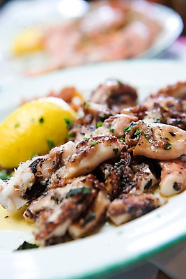 포토 JPG 그릇 식기 접시 음식 백그라운드 과일 요리 근접촬영 사람없음 라이프 생활 아웃포커스 장식 레몬 해산물 문어 국내포토 뷰포인트 연체동물 촬영기법 수중동물 파일형식